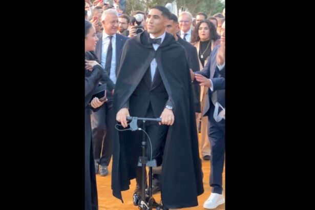 Hakimi picks up his African Ballon d’Or… on a scooter - Watch
